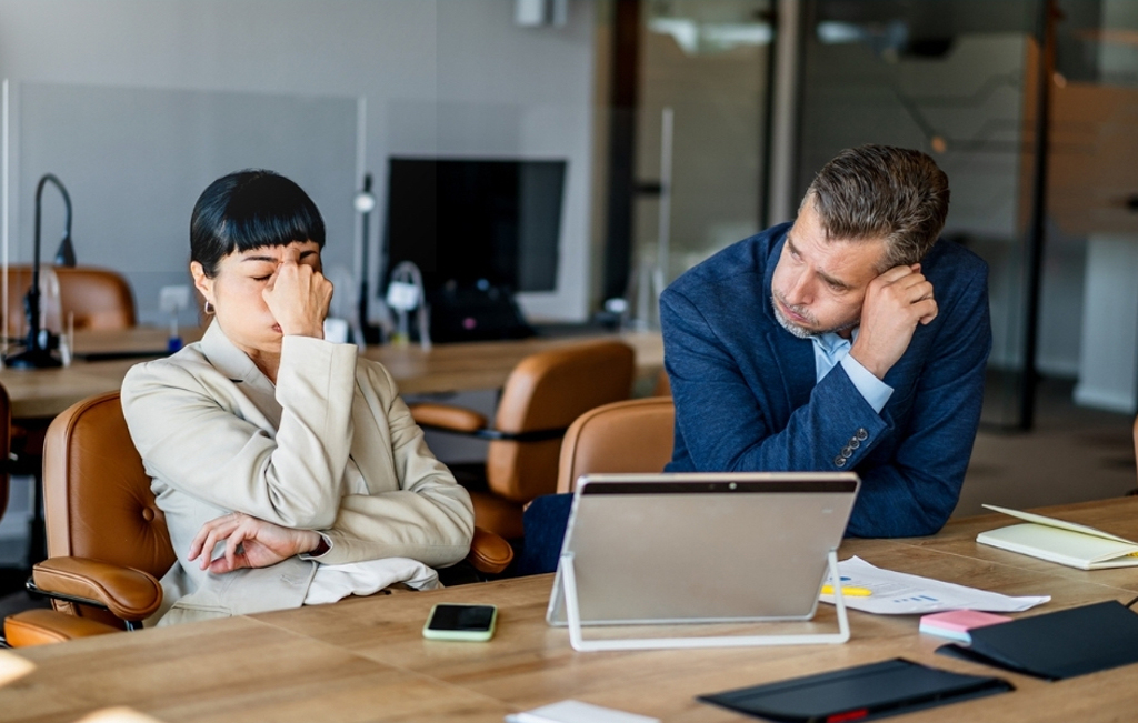 Cofounders frustrated in a stalemate